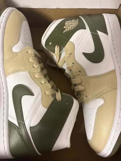 Nike Air Jordan 1 MID Größe 40 in weiss/grün/beige