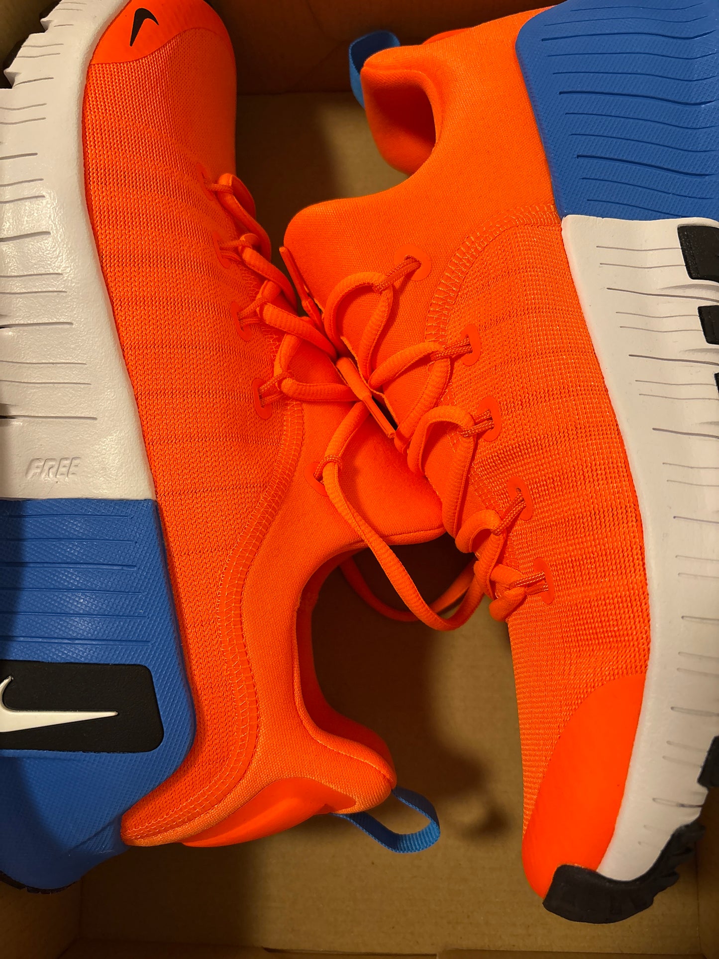 Nike Free Metcon 6, Größe 45 in weiss/orange/blau