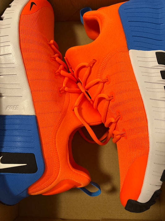 Nike Free Metcon 6, Größe 45 in weiss/orange/blau