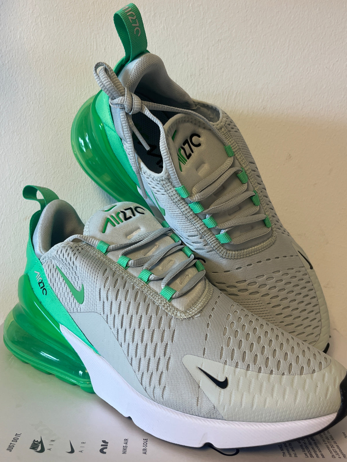 Nike Air Max 270 in weiß/hellgrün/neon, Größe wählbar