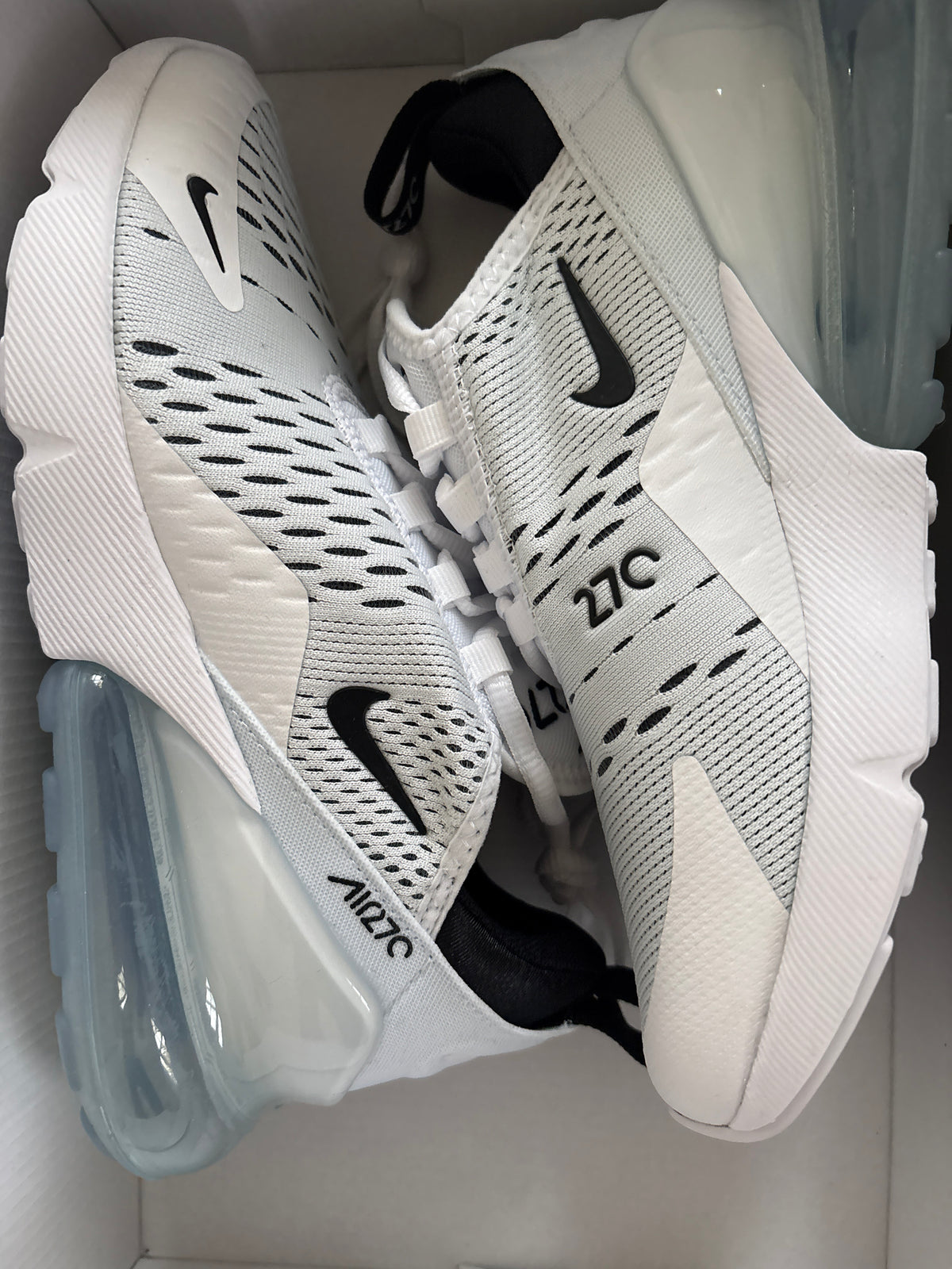 Nike Air Max 270 in weiss/schwarz, Größe 36