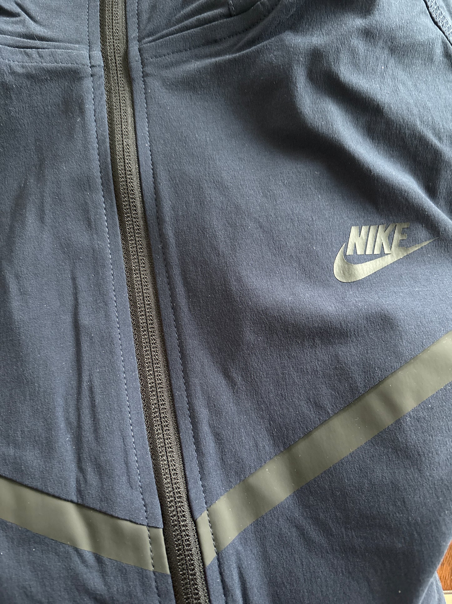 Nike Windbreaker in dunkelblau . Größe wählbar