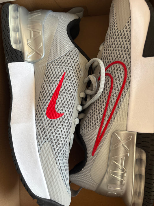 Nike Air Max Alpha Trainer 6, silber in Größe 44,5