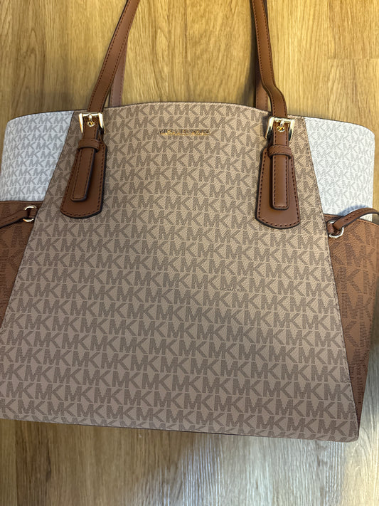 Michael Kors Voyager braun