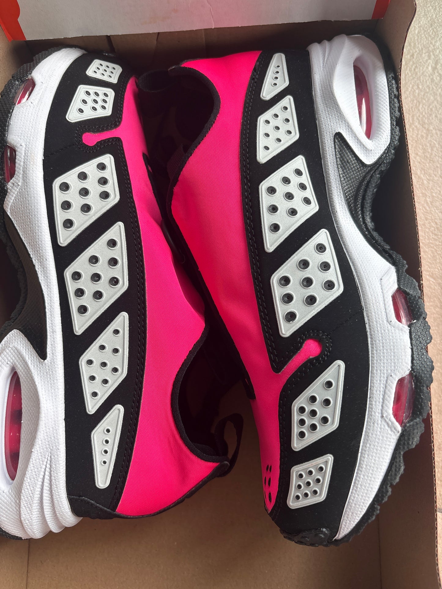 Air Max SNDR pink/schwarz, Größe 38