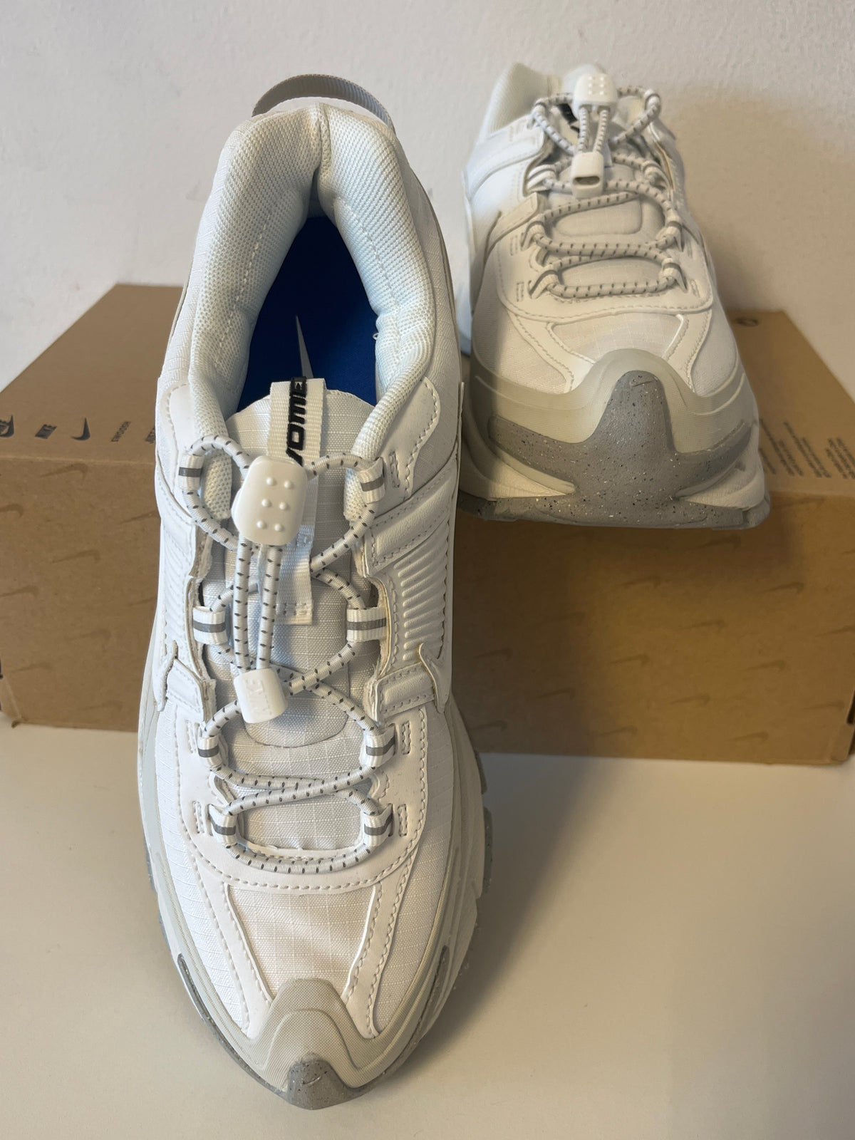 Nike Zoom Vomero Roam in weiss/creme, Größe wählbar