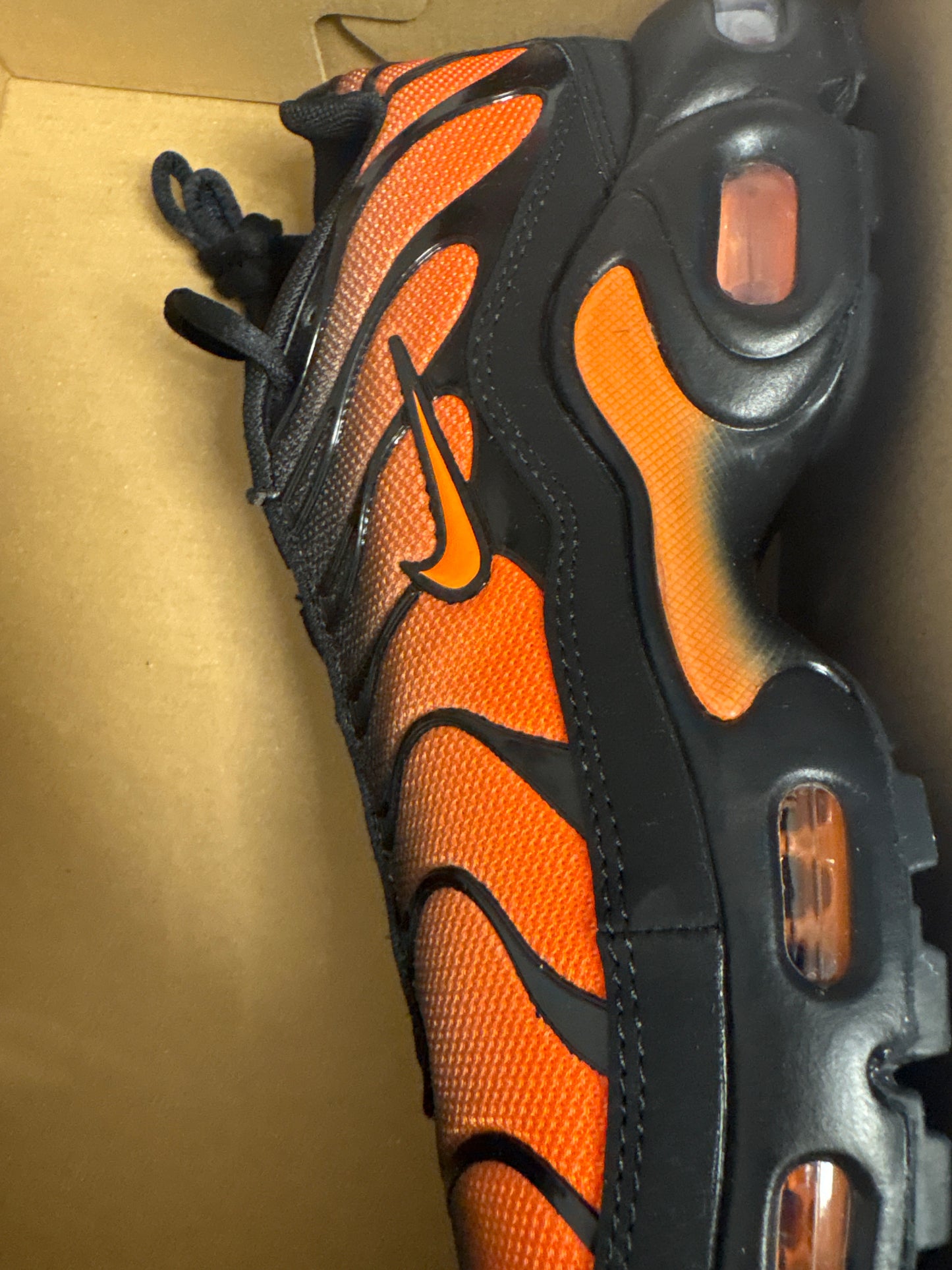 Nike Air Max Plus TN schwarz/orange, Gr. 39