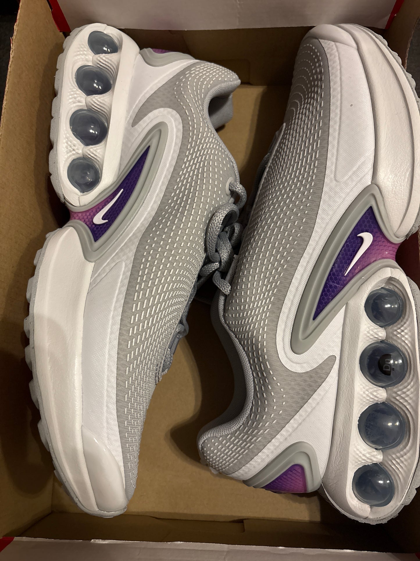 Nike Air Max DN in weiss/grau/lila, Gr. 44,5