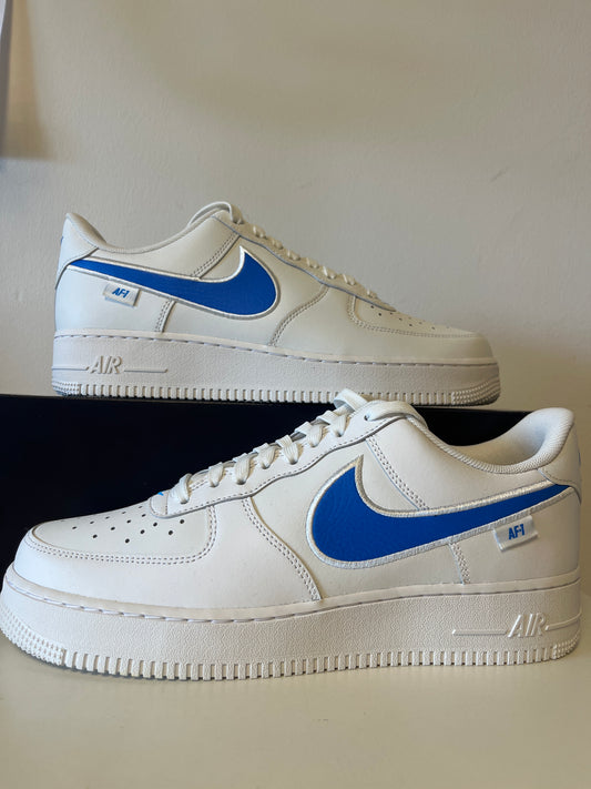 Nike Air Force 1 '07 in weiß/blau, Größe wählbar