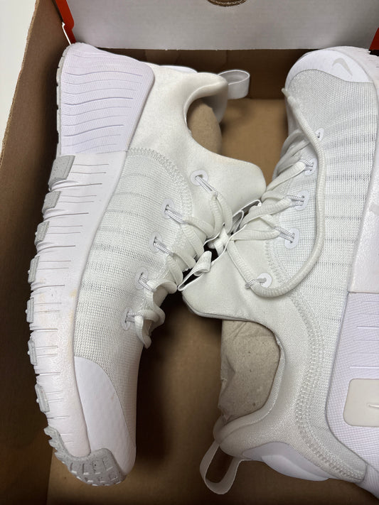 Nike Free Metcon 6, Größe 42 in weiss/hellgrau