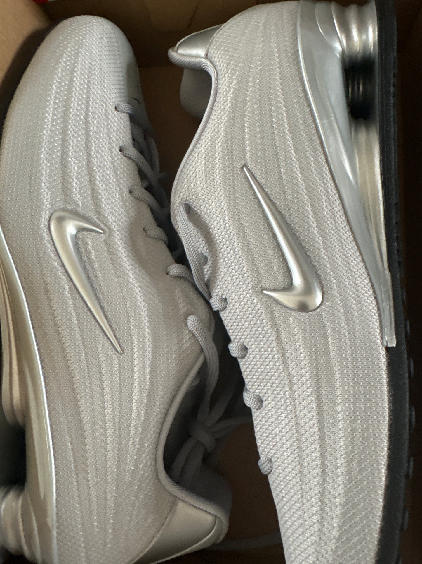 Nike Shox NZ in silbergrau, Größe 40,5