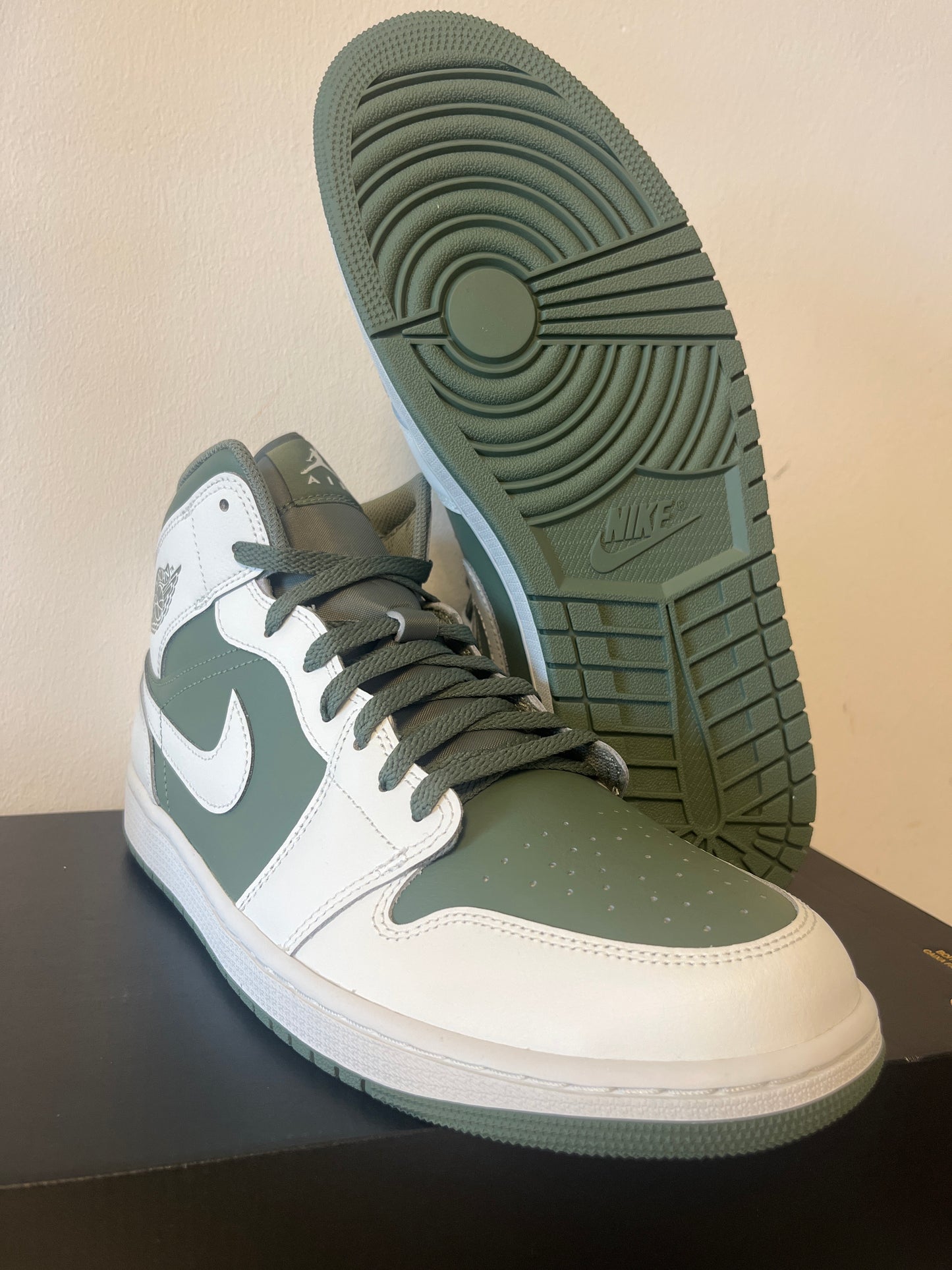 Air Jordan 1 MID khaki/weiß, Größe 46
