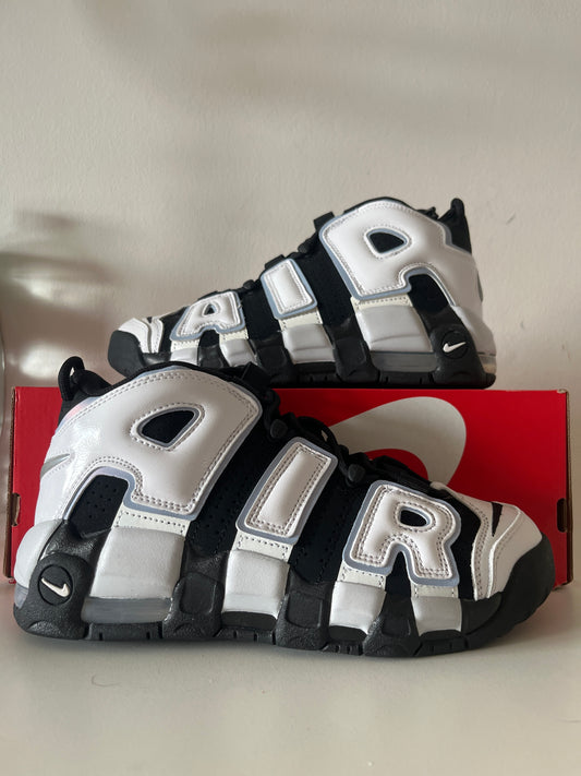 Nike Air More Uptempo in schwarz/weiß/pearl-Effekt, Größe 39