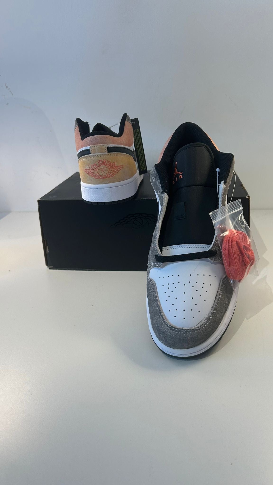 Nike Air Jordan low weiss/grau/rot/orange, Größe 47