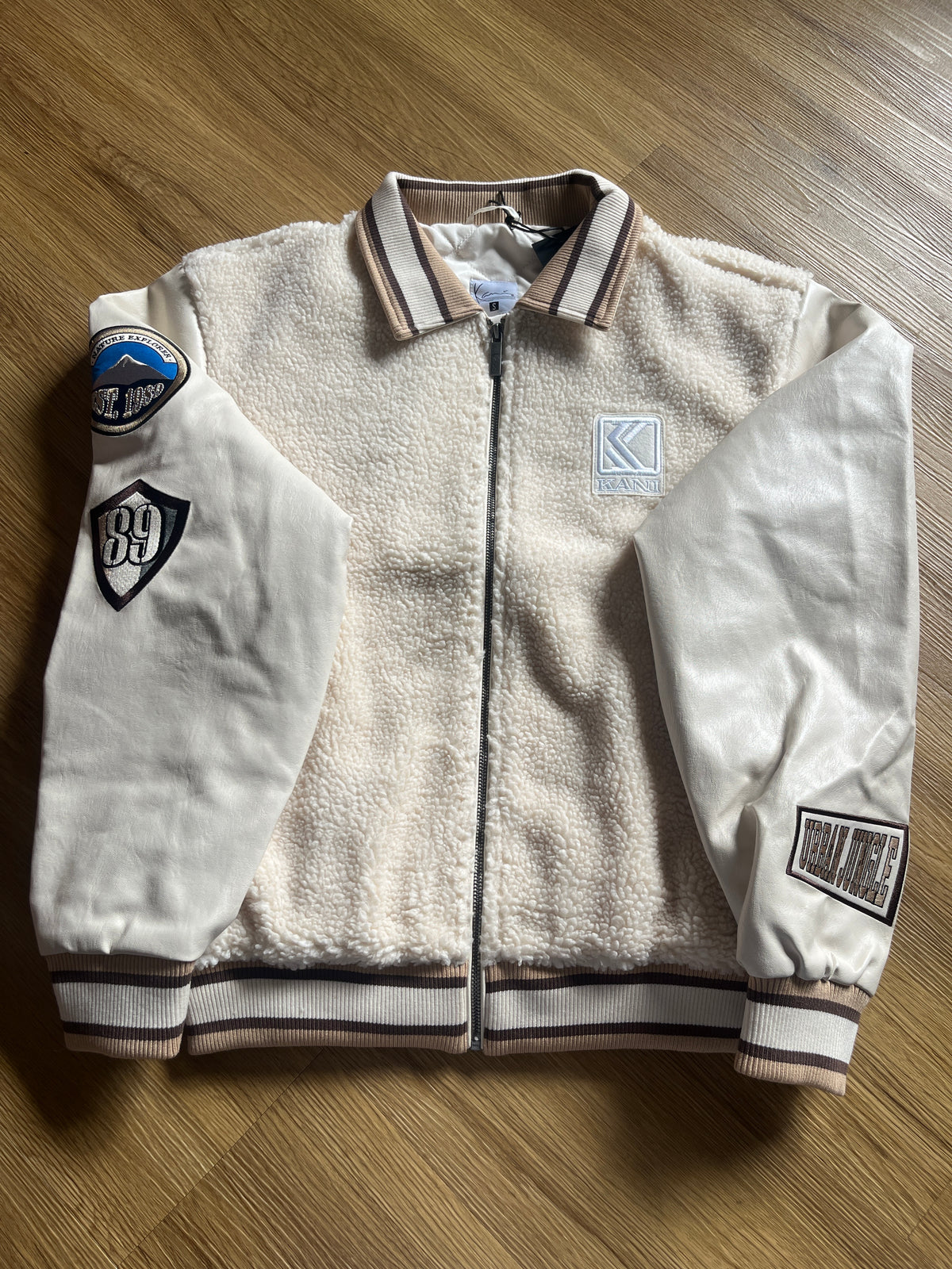 Karl Kani College Jacke , Größe S in Creme Plüsch