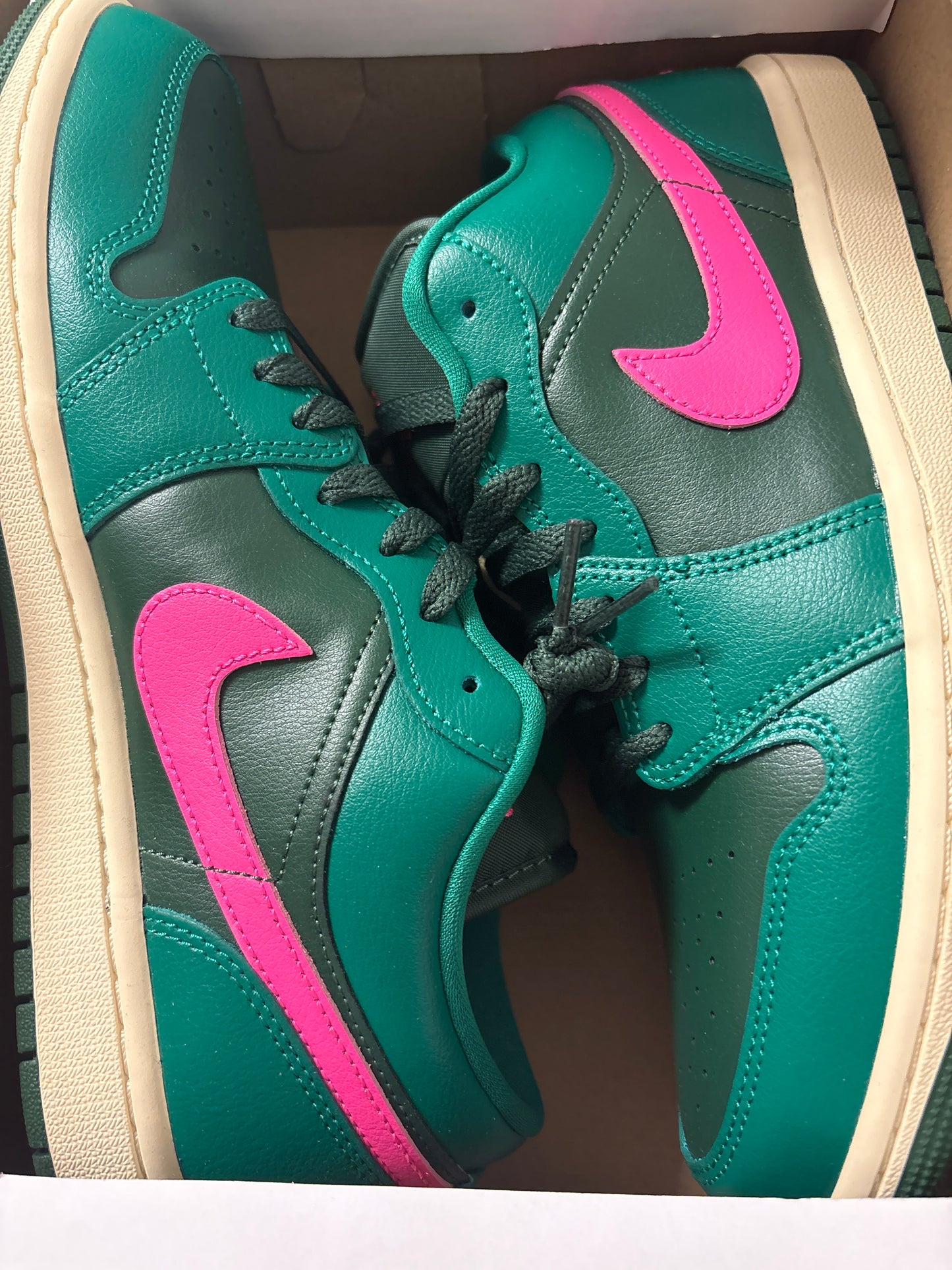 Nike Air Jordan 1 low, grünton/rosa, Größe 42,5