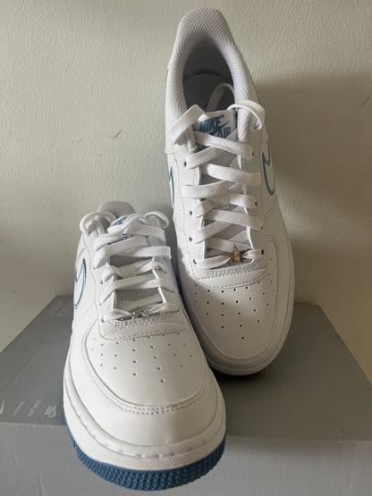 Nike Air Force 1 in weiß/blau mit Sternchen, Größe 38,5