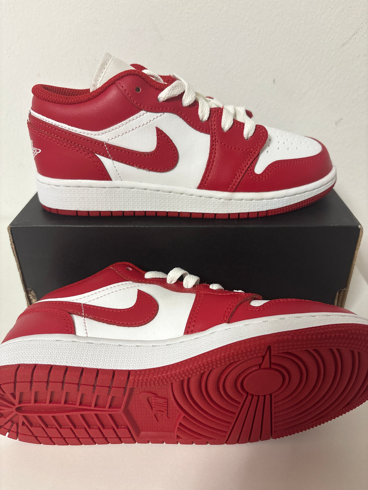 Nike Air Jordan 1 low, weiss/rot, Größe 35,5