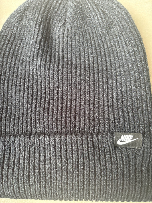 Nike Mütze in schwarz, weißes Nike Zeichen