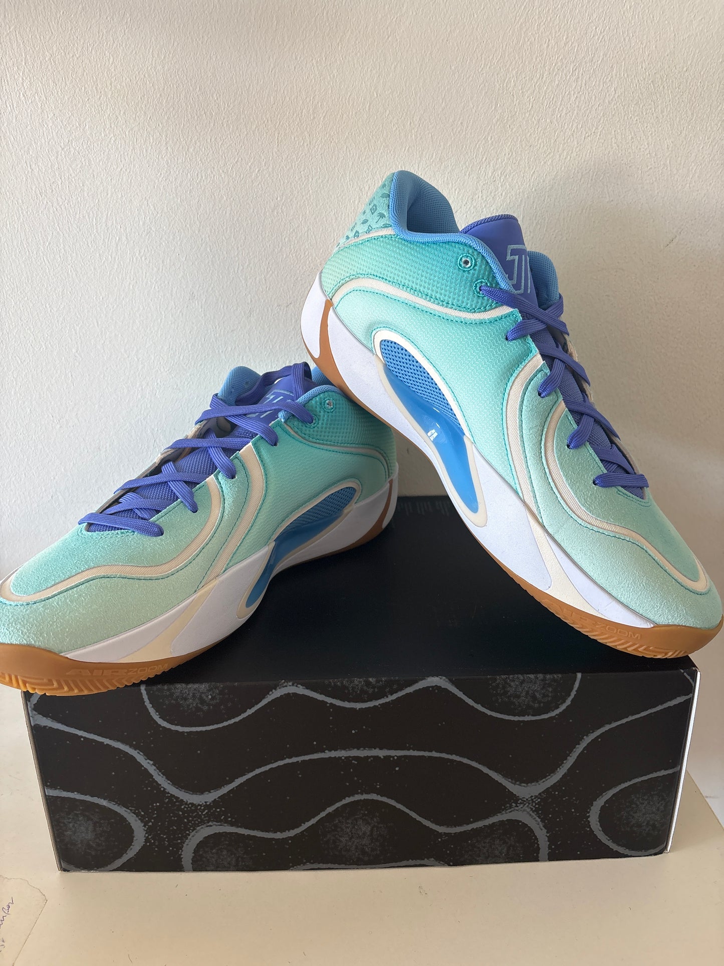 Nike Jordan Tatum 4, in weiß/türkis/blau, Größe wählbar