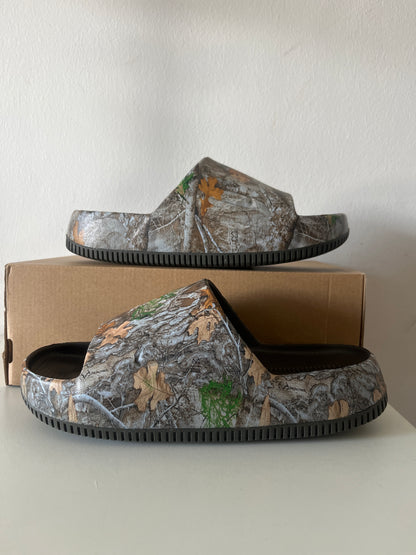 Nike Badelatschen Calm Slide, Herbst-Edition „Real Tree“ in braun/grün, Größe 38,5