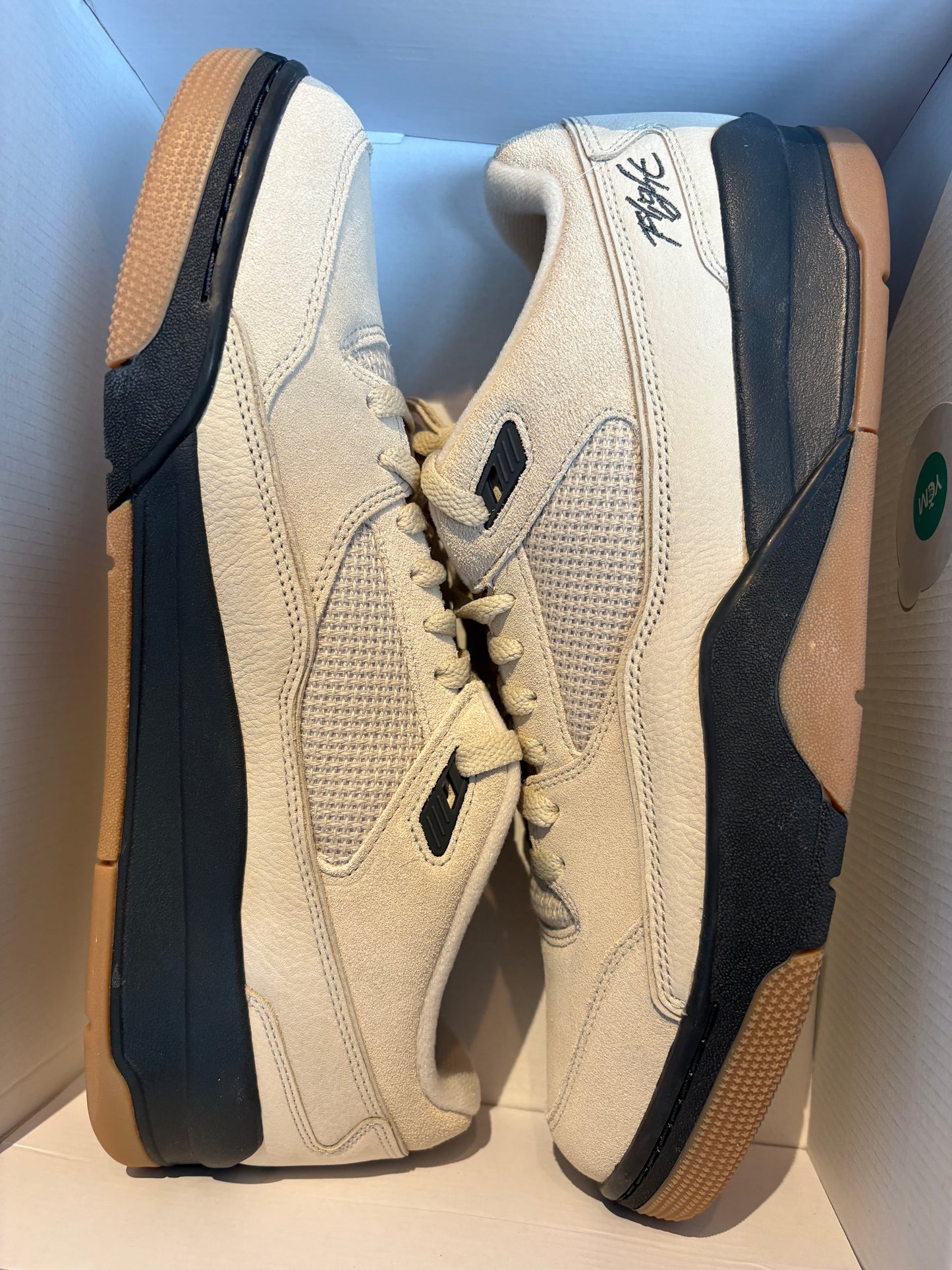 Nike Jordan Flight Court in beige/schwarz, Größe wählbar