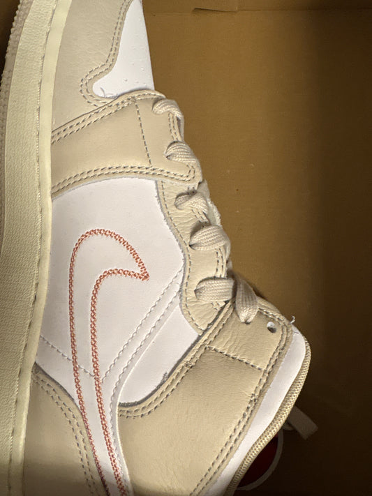 Nike Air Jordan 1 Mid in beige/weiss, Größe wählbar