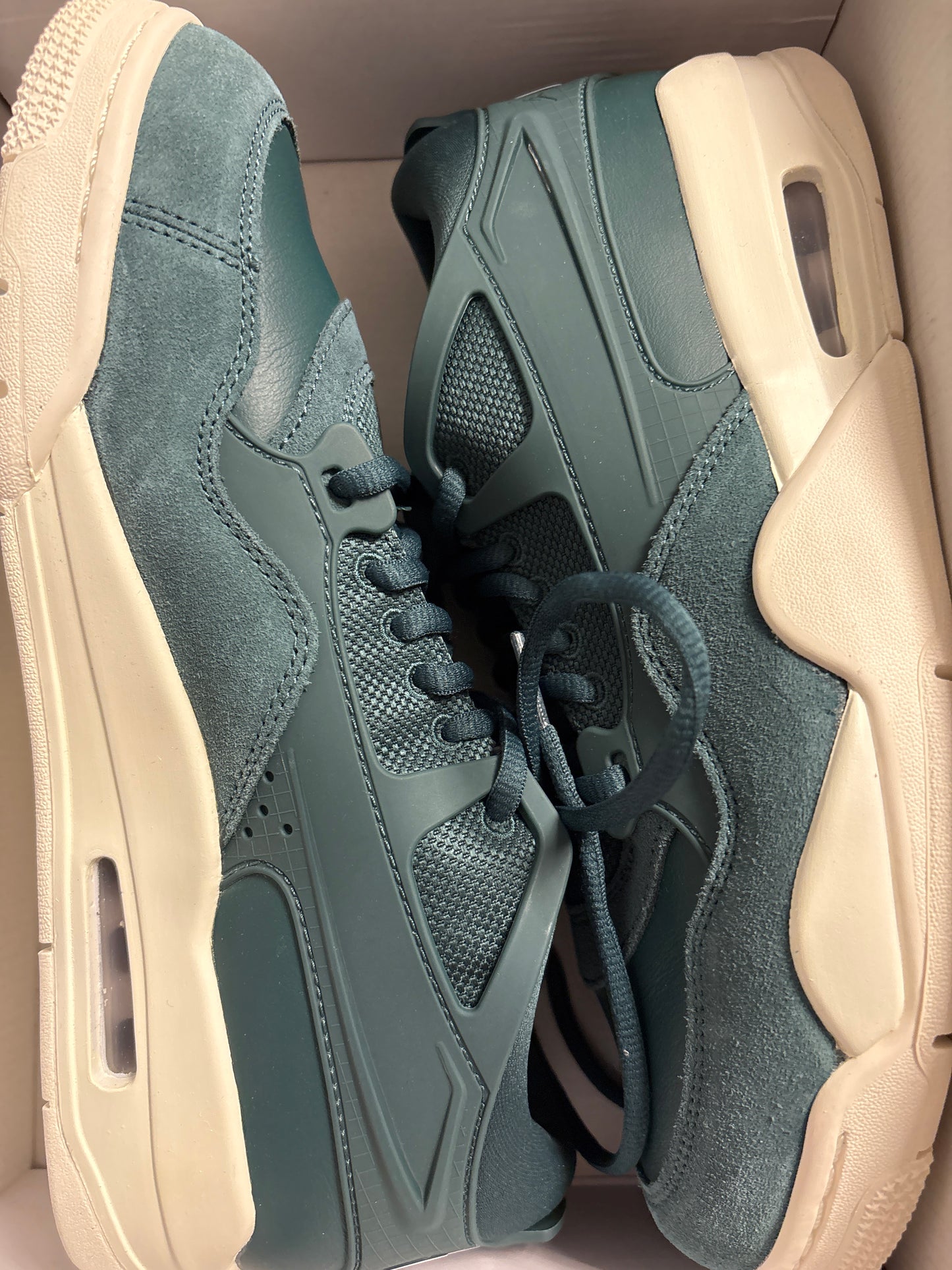 Nike Air Jordan 4 RM in dunkelgrün , Größe 38