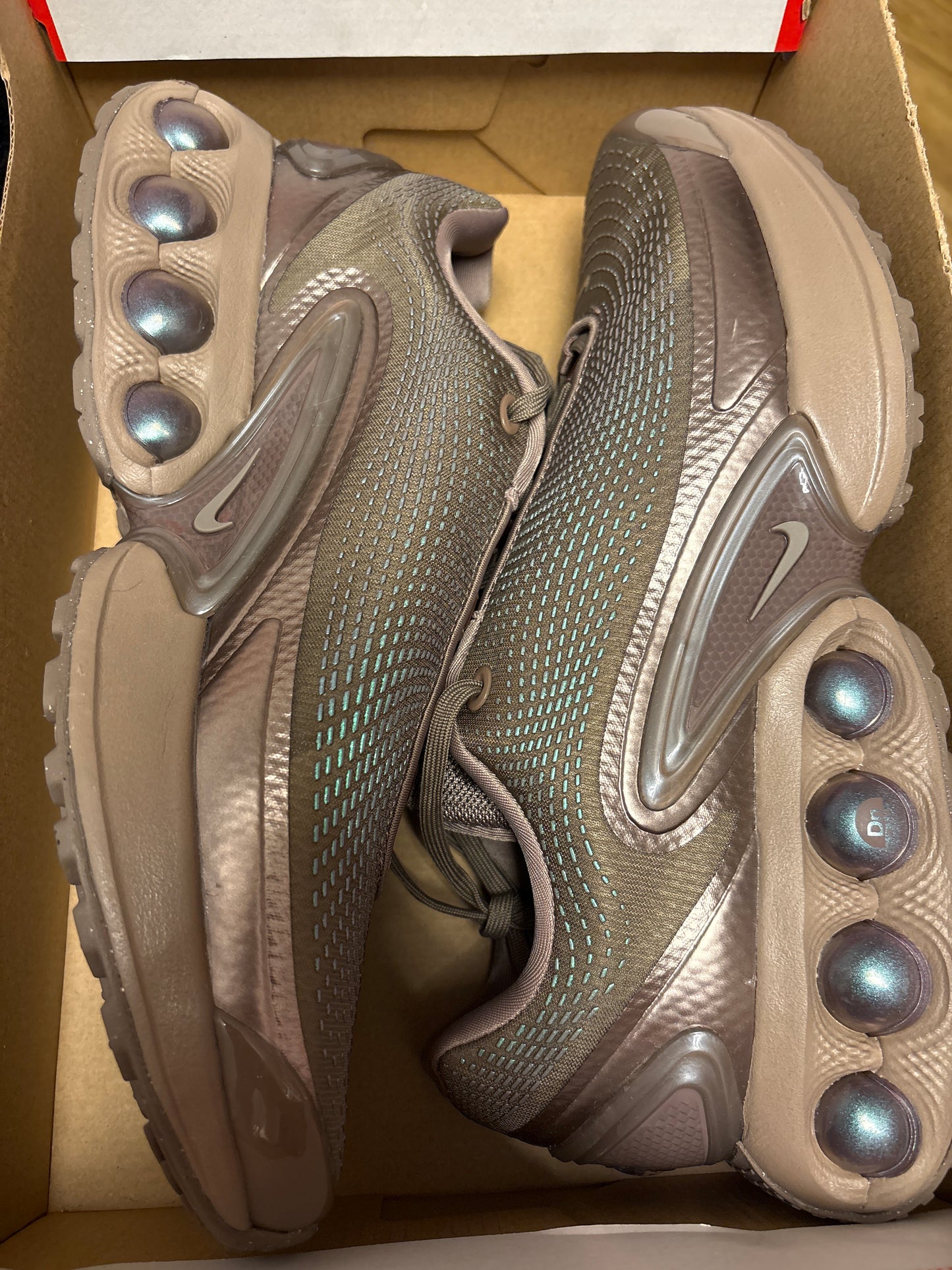 Nike Air Max DN in braun/bronze, Größe 44