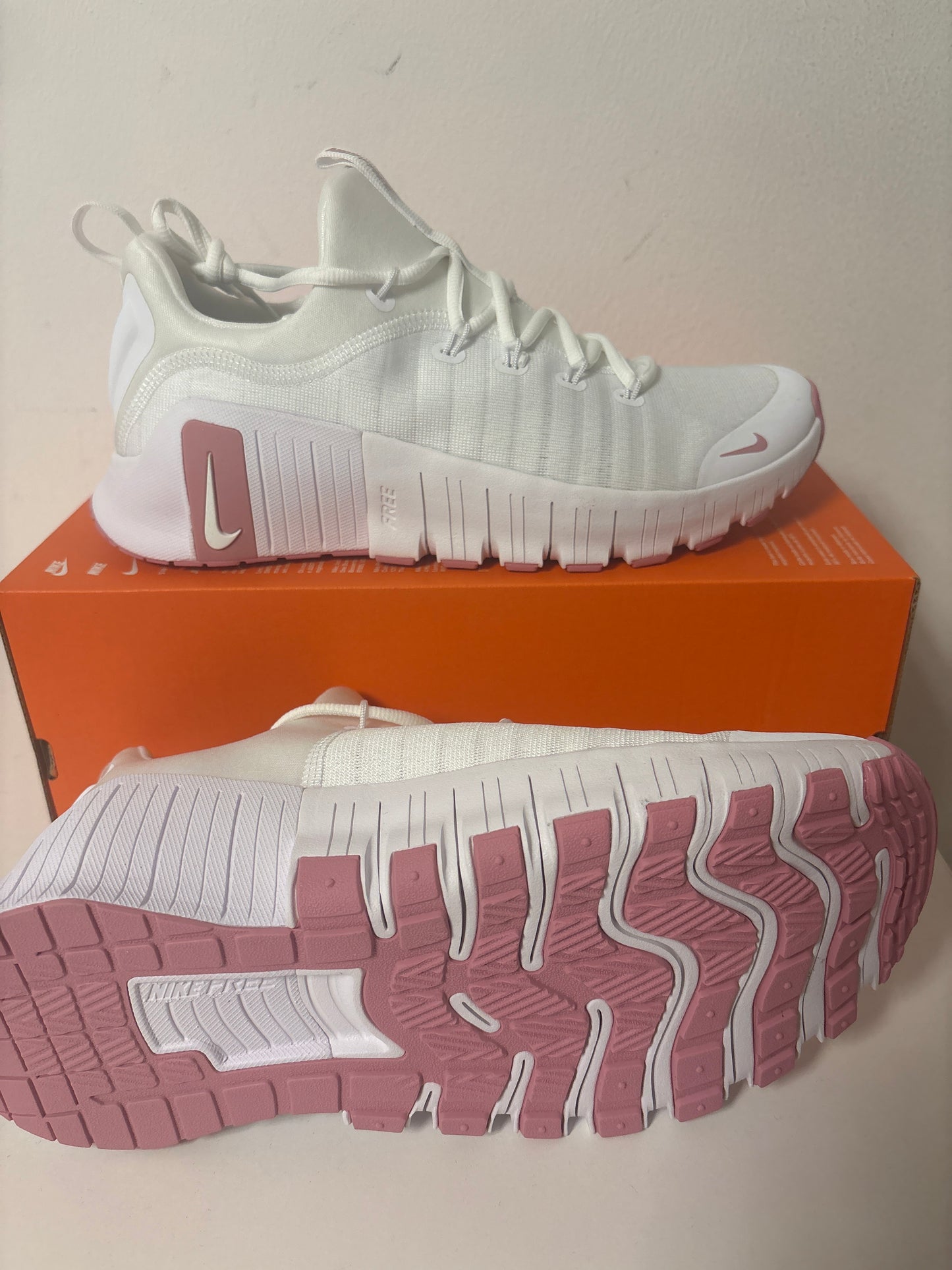 Nike Free Metcon 6, Größe 42,5 in weiss/brombeere/pinkton