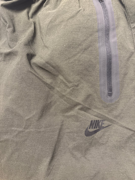 Nike Windbreaker Hose in dunkelgrün , Größe L