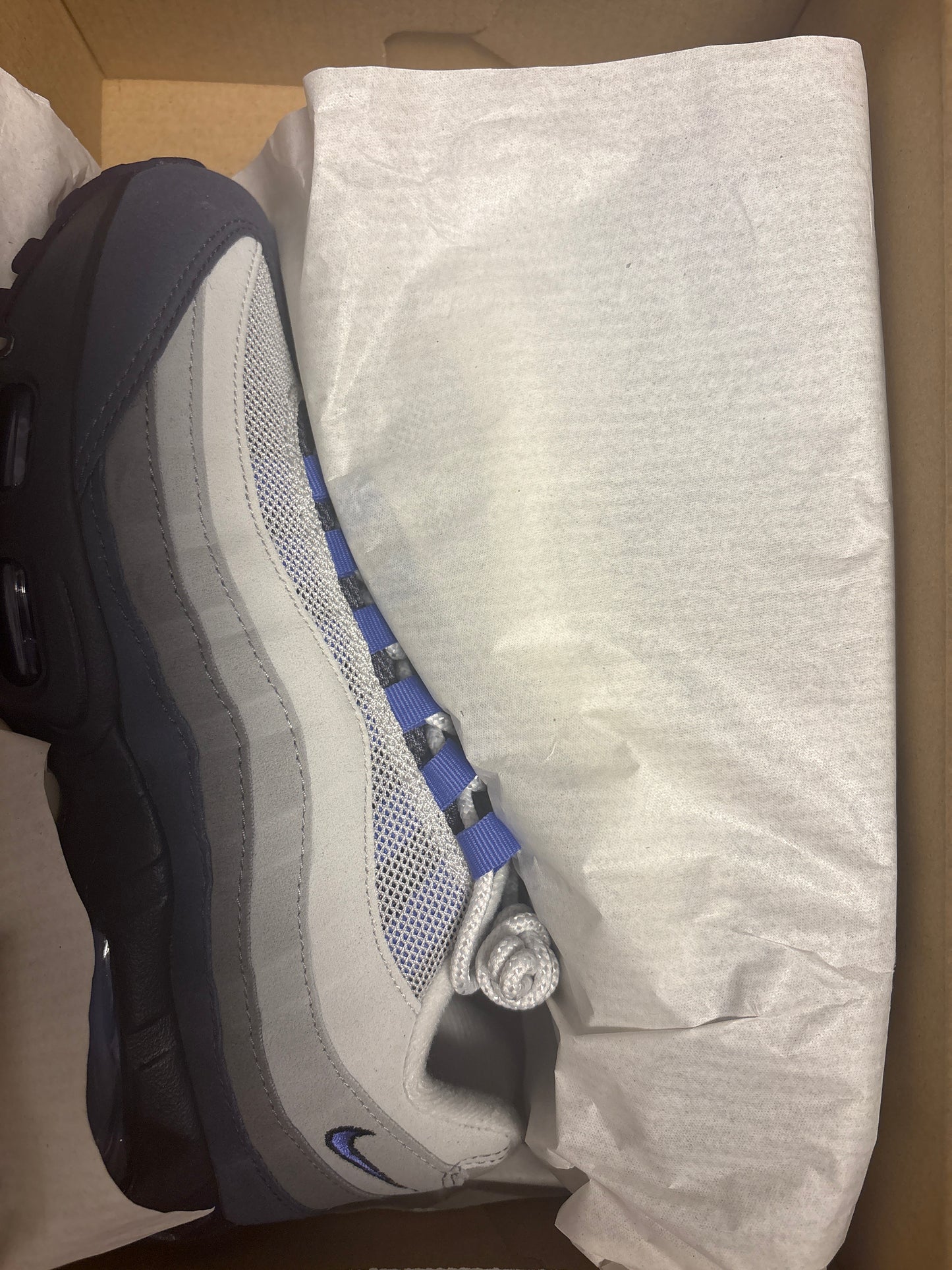 Nike Air Max 95 in grau/weiss/schwarz, Gr. 38,5