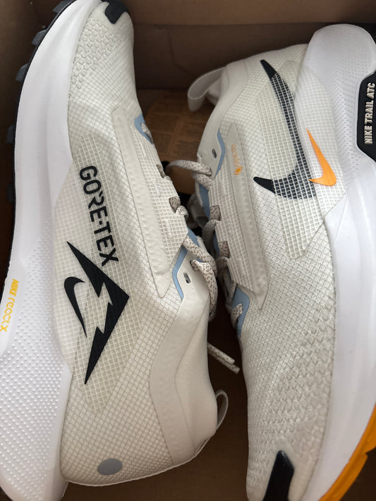 Nike Pegasus Trail 5 GTX weiss, Größe 42