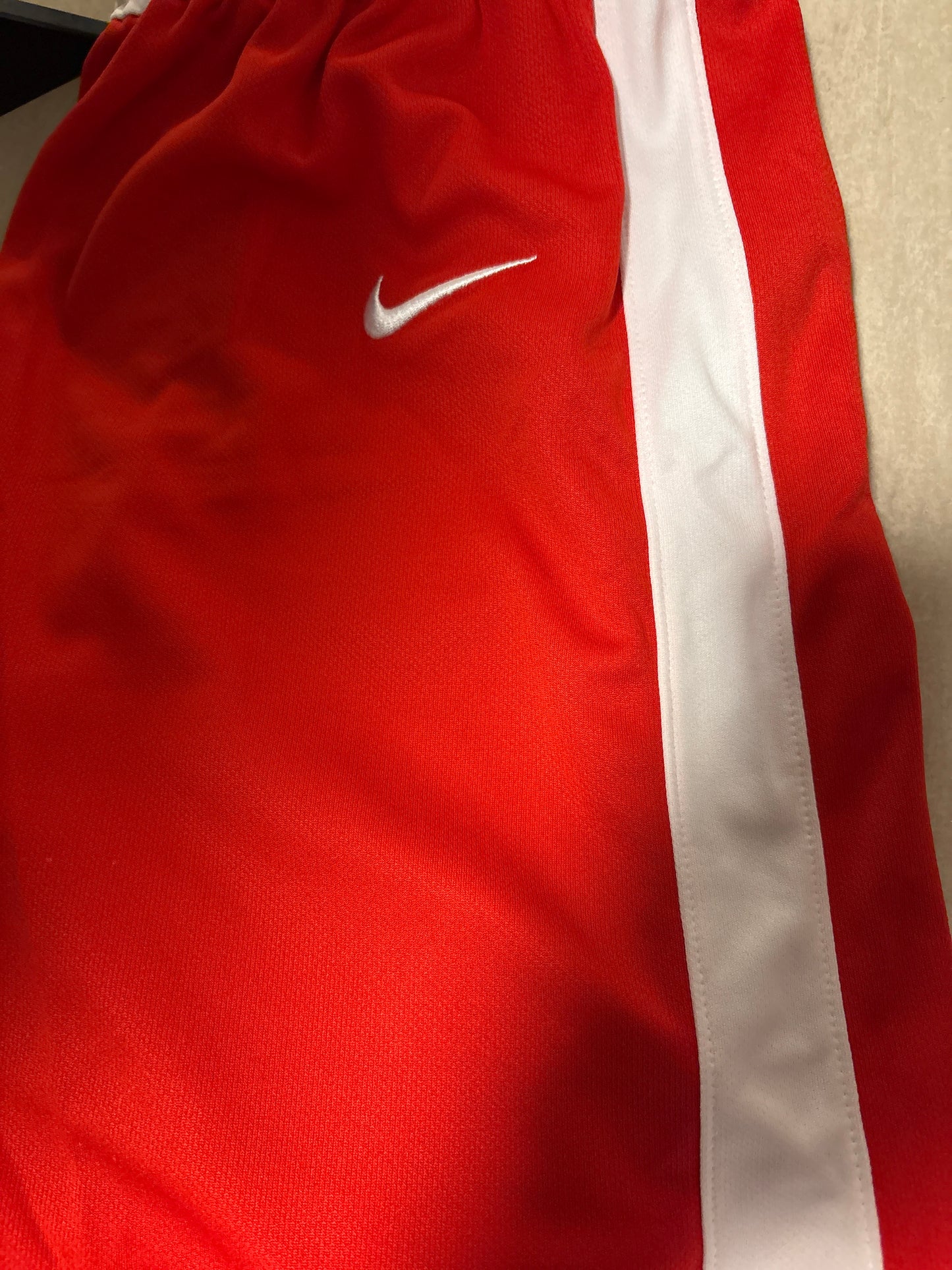 Nike Trainingshose kurz, rot/weiss, Größe wählbar