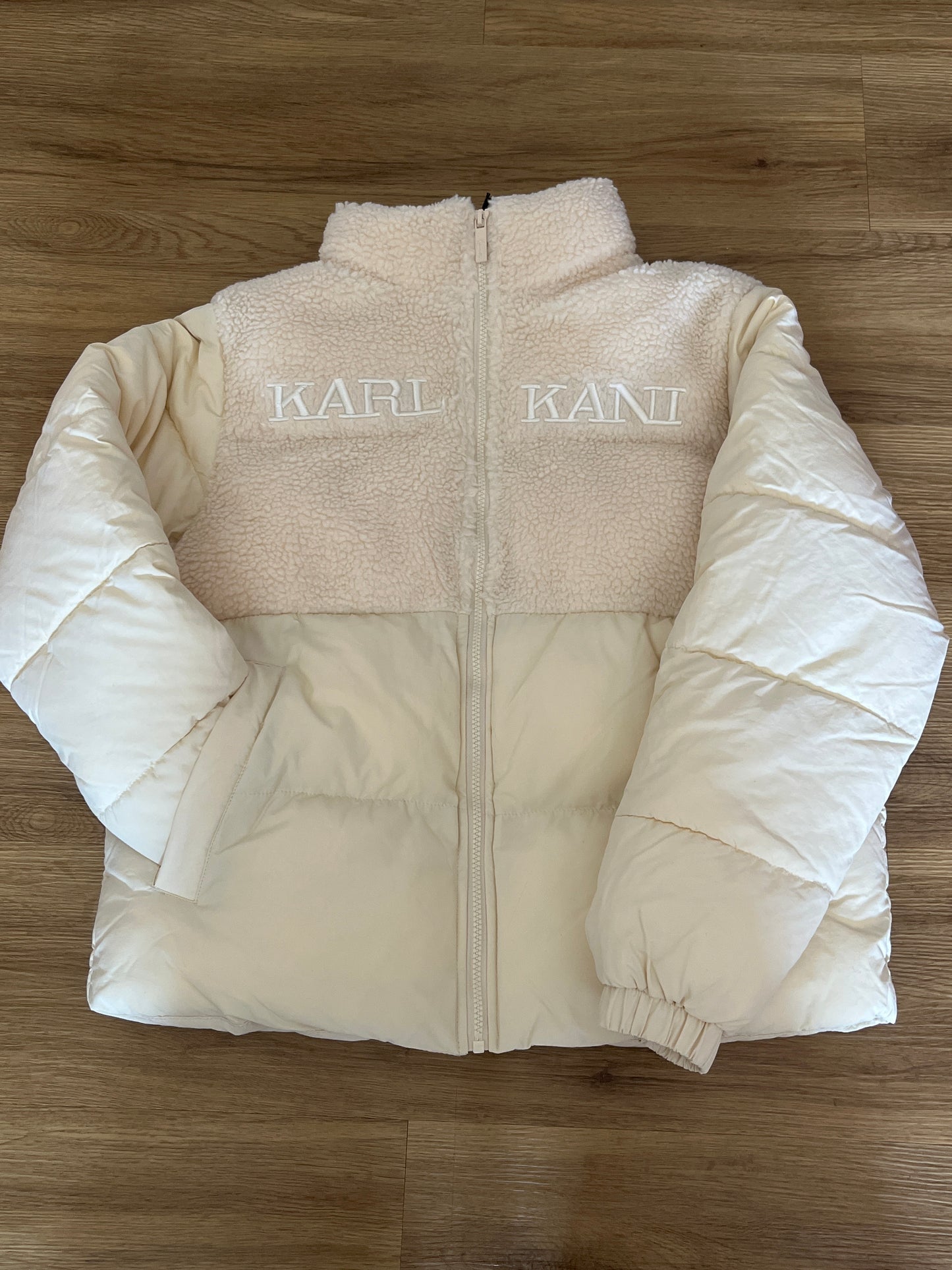 Karl Kani Damen Winterjacke in creme, Größe L