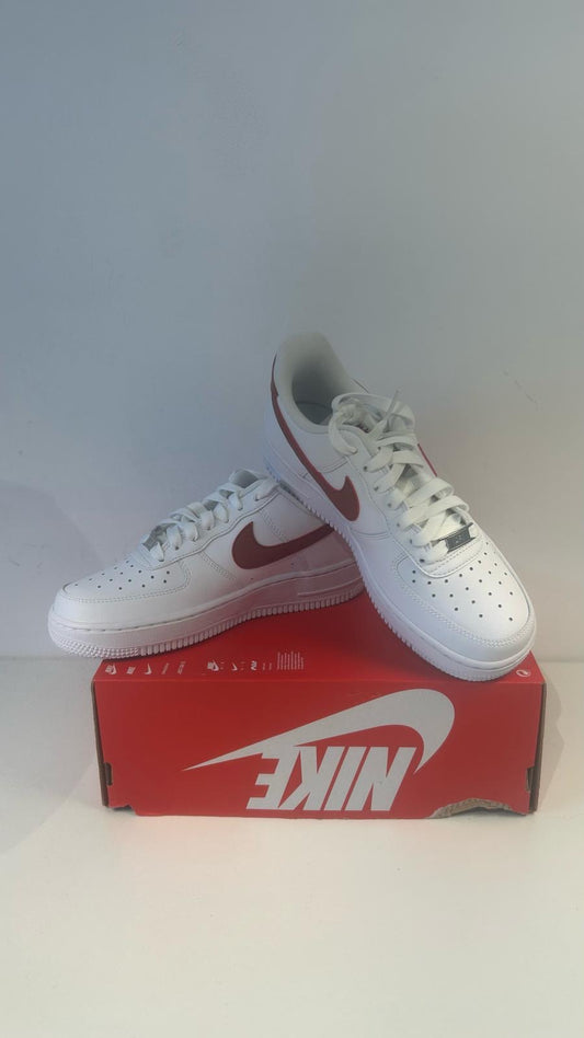 Nike Air Force 1 weiss/rotbraun Größe 36,5