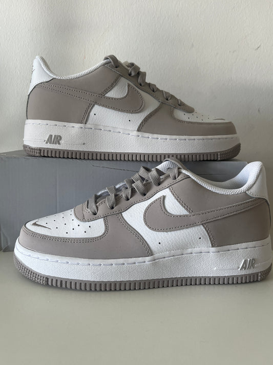 Nike Air Force 1 weiß/braun, Größe 38,5