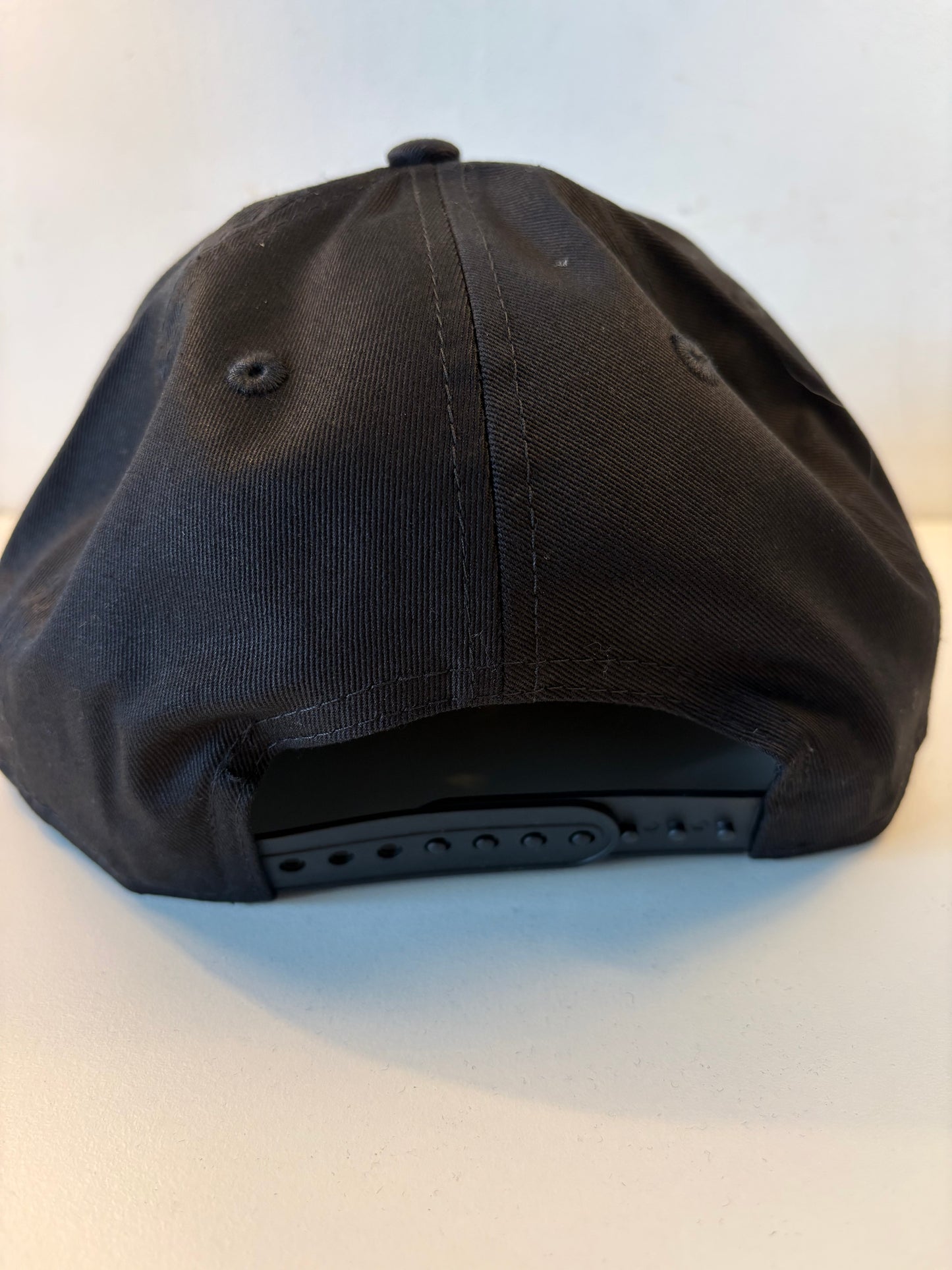 New Era Snapback Cap Chicago White Sox in schwarz/weiss, Größe wählbar