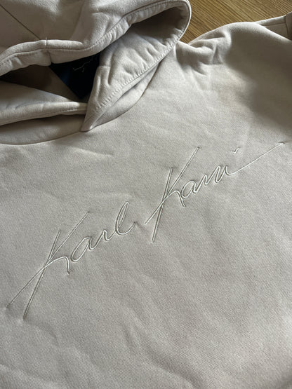 Karl Kani Hoodie in creme mit großem Schriftzug, Größe M