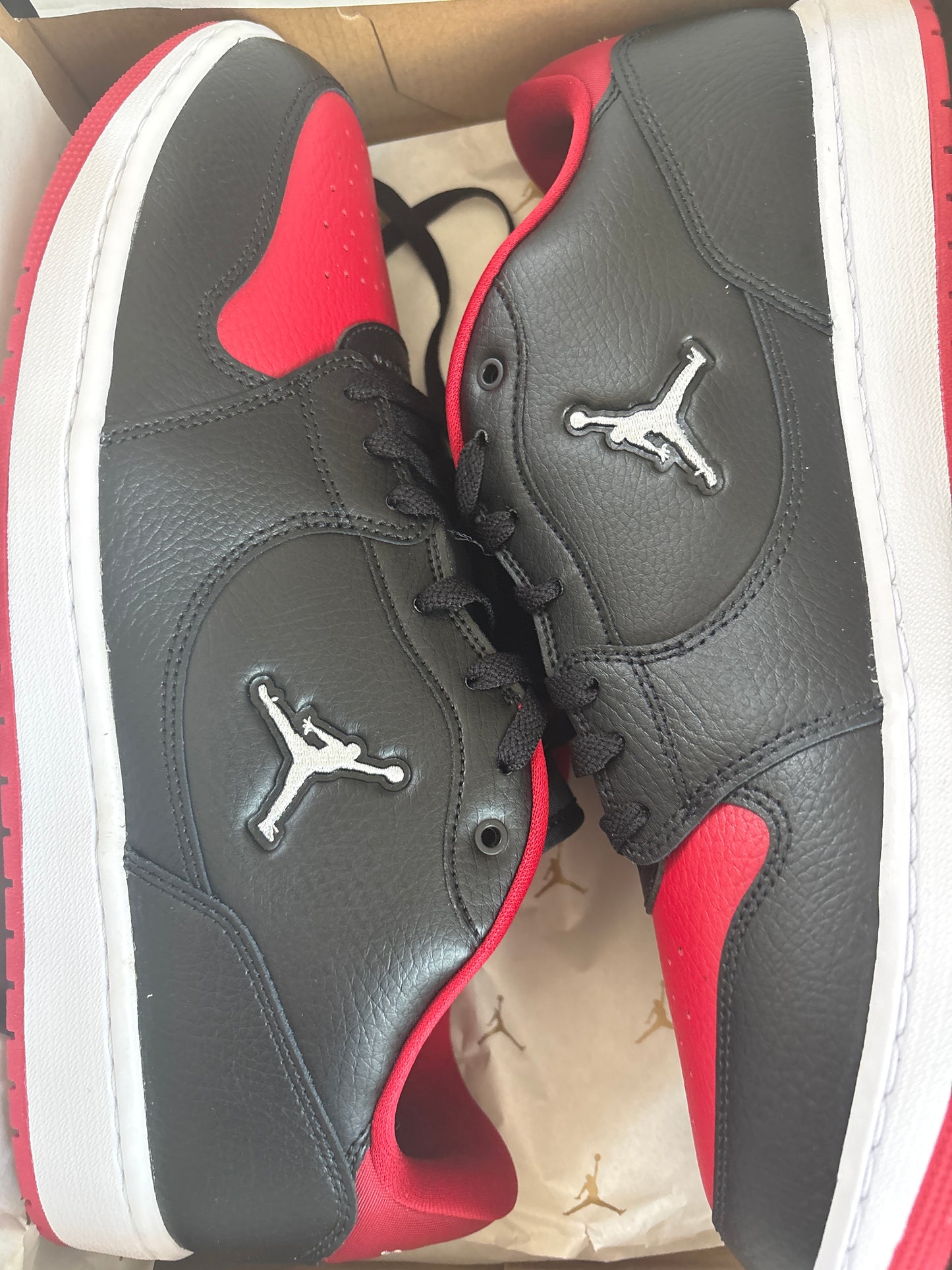 Jordan Court Connect low, Größe wählbar in rot/schwarz/weiss