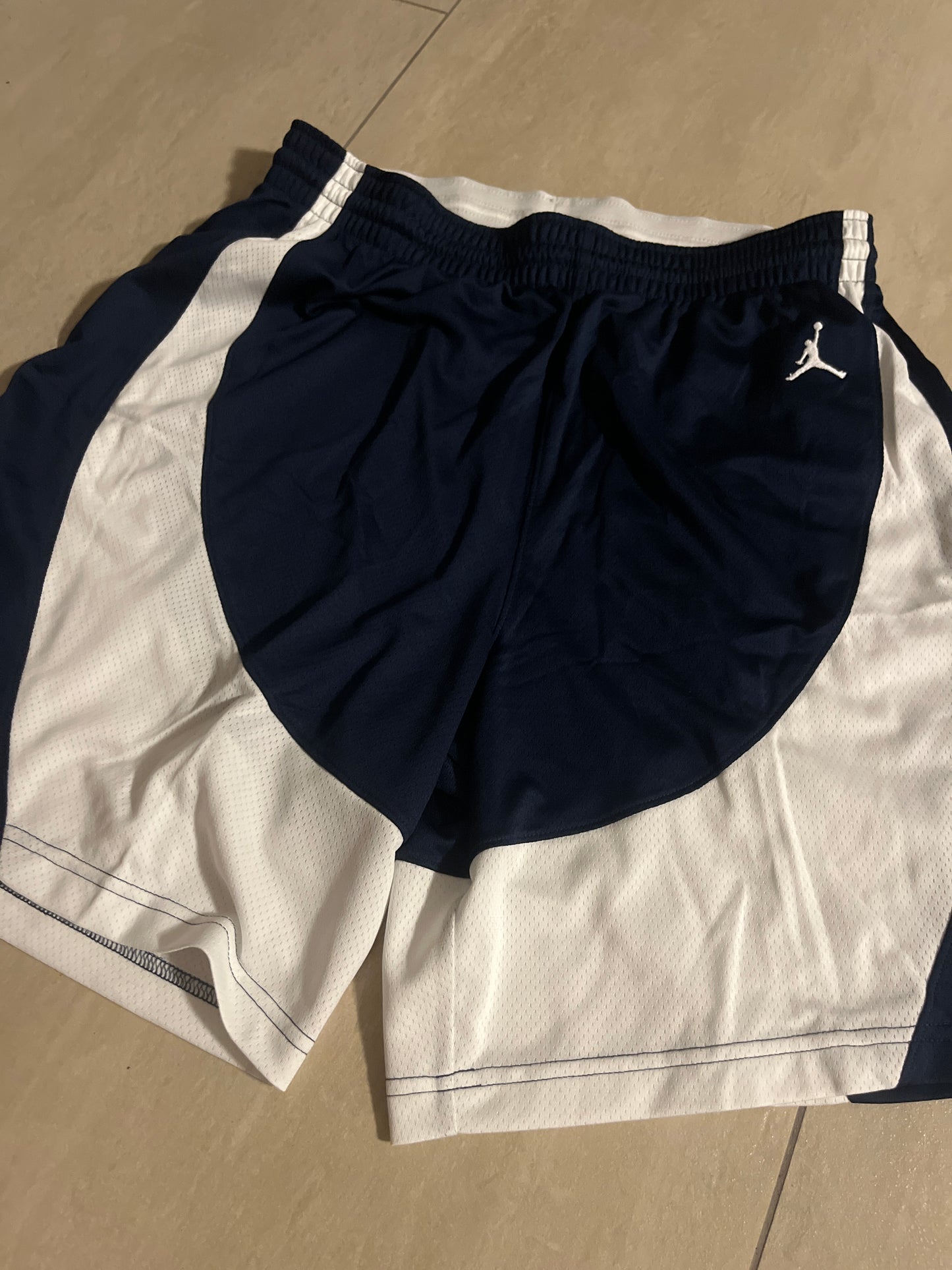 Nike Jordan Shorts in dunkelblau/weiß, Größe L