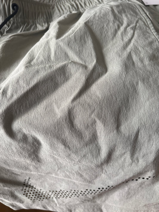 Nike Techhose kurz in khaki , Größe wählbar