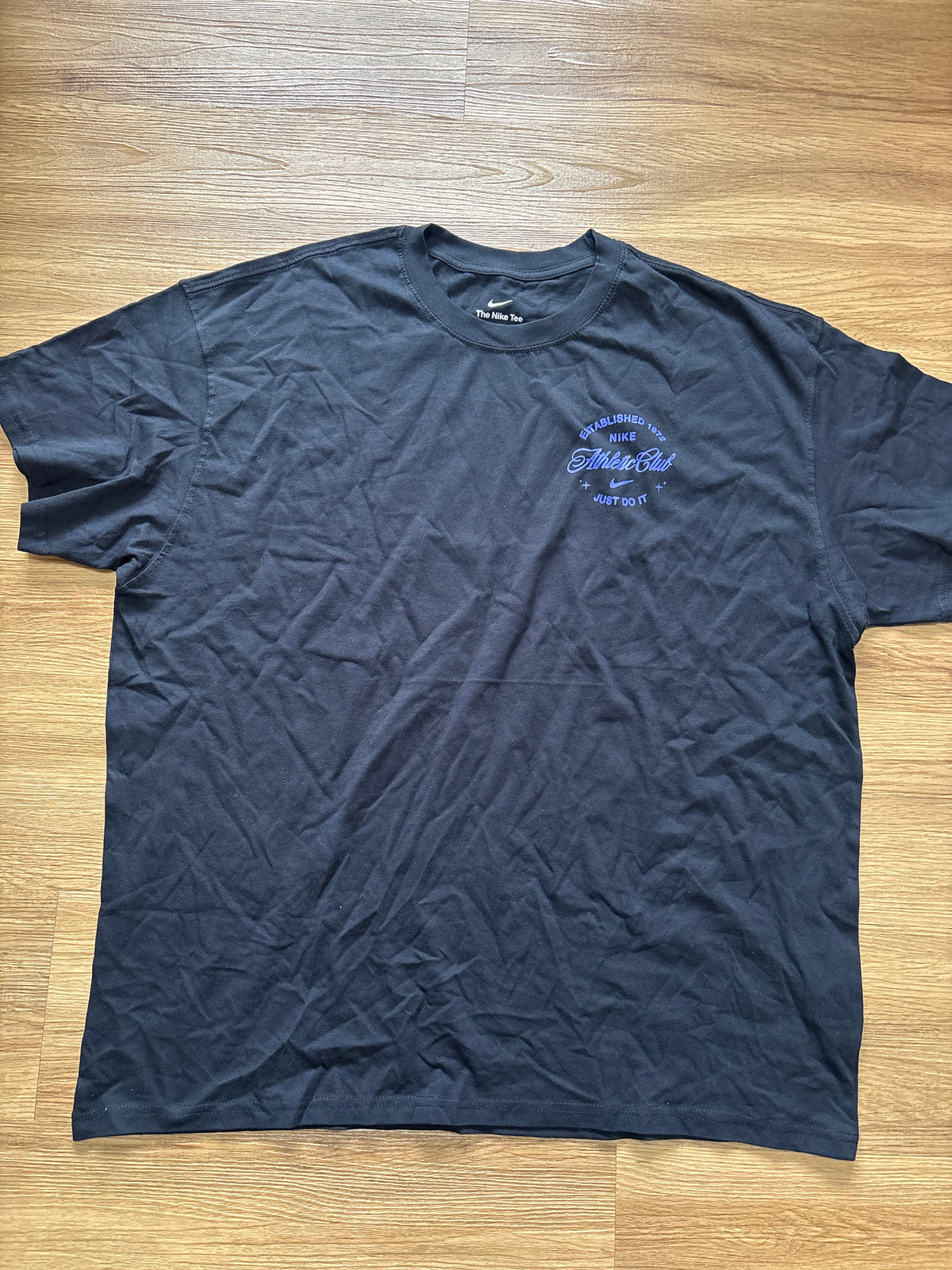 Nike Tshirt in schwarz/lila Backprint, Größe XXL