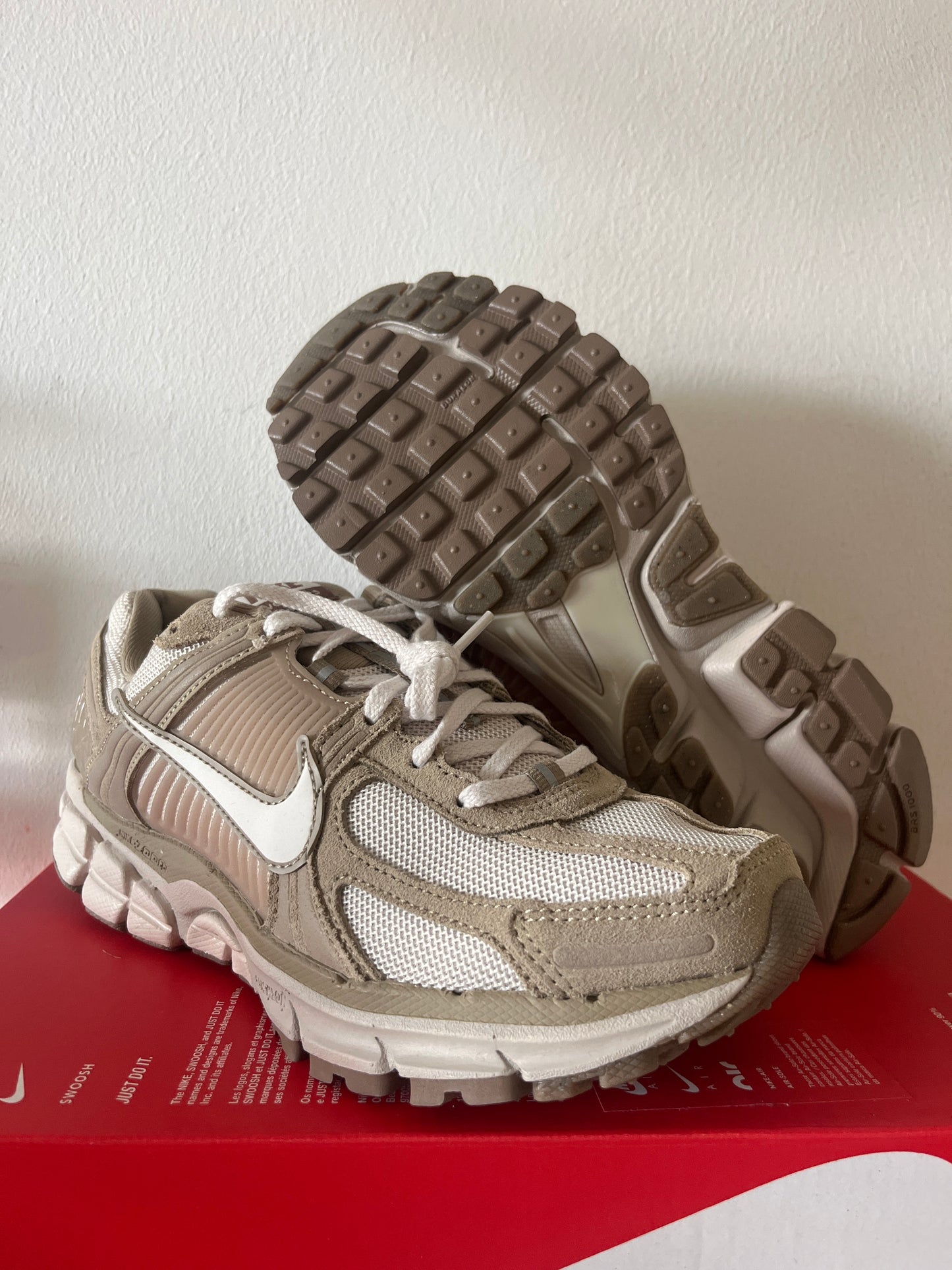 Nike Zoom Vomero 5 in verschiedenen beigetönen,Größe 38,5