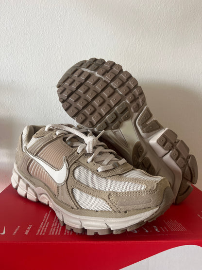 Nike Zoom Vomero 5 in verschiedenen beigetönen,Größe 38,5