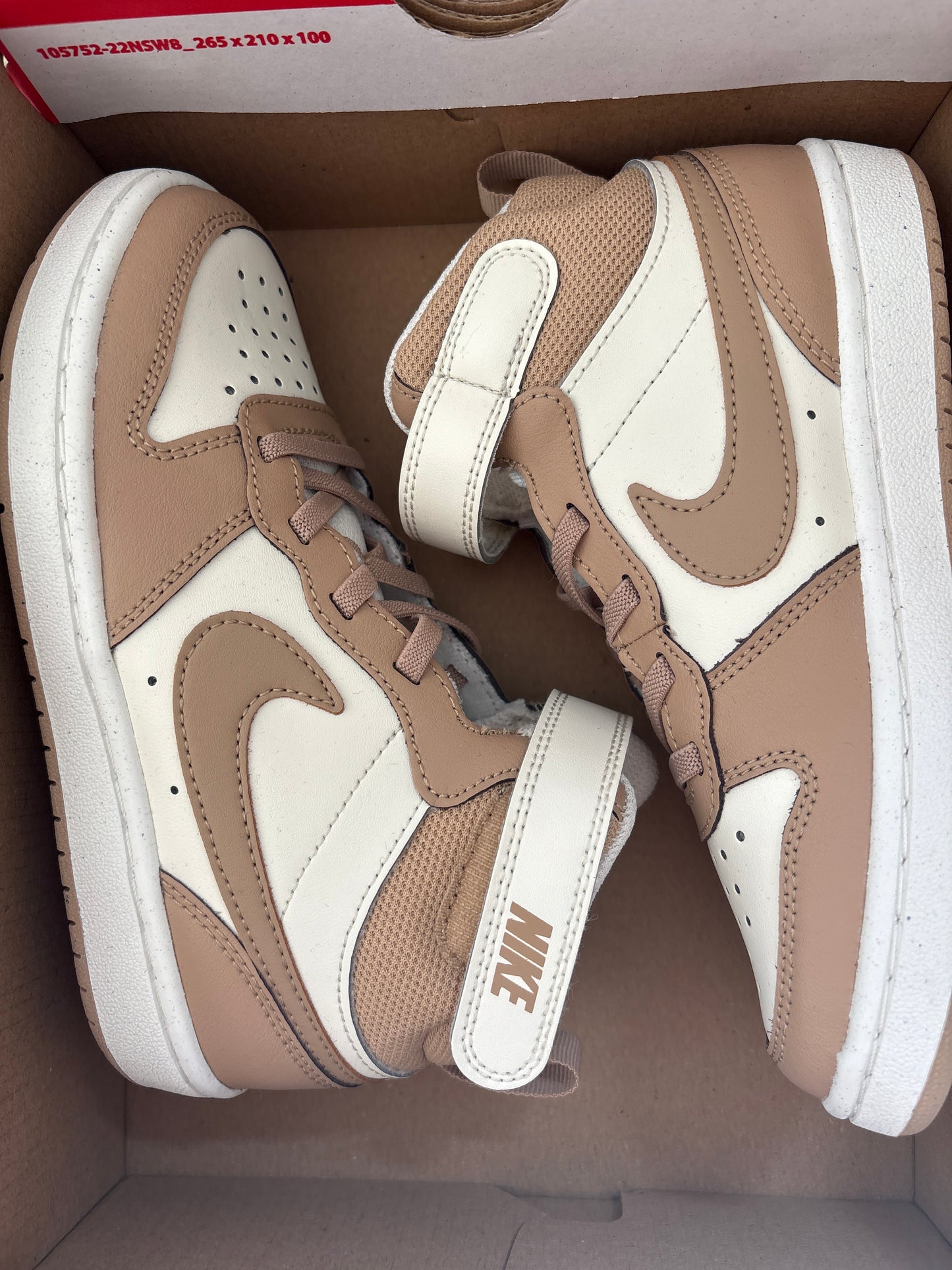 Nike Court Borough Mid  in weiss/braun, Größe 31,5