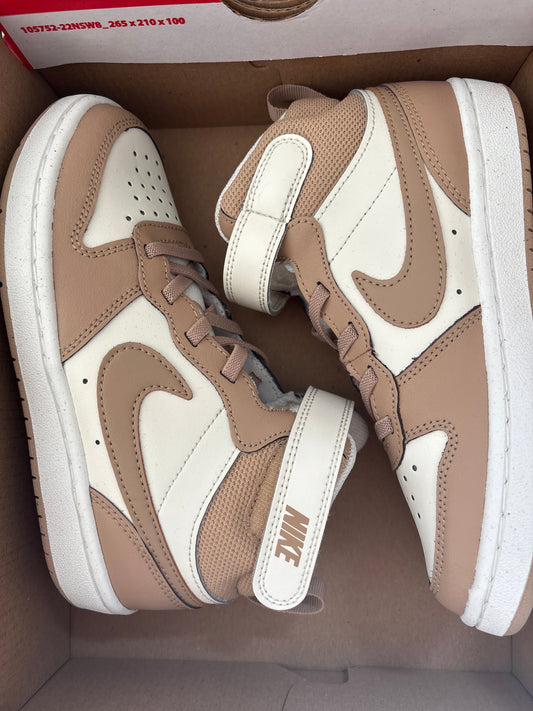 Nike Court Borough Mid  in weiss/braun, Größe 31,5