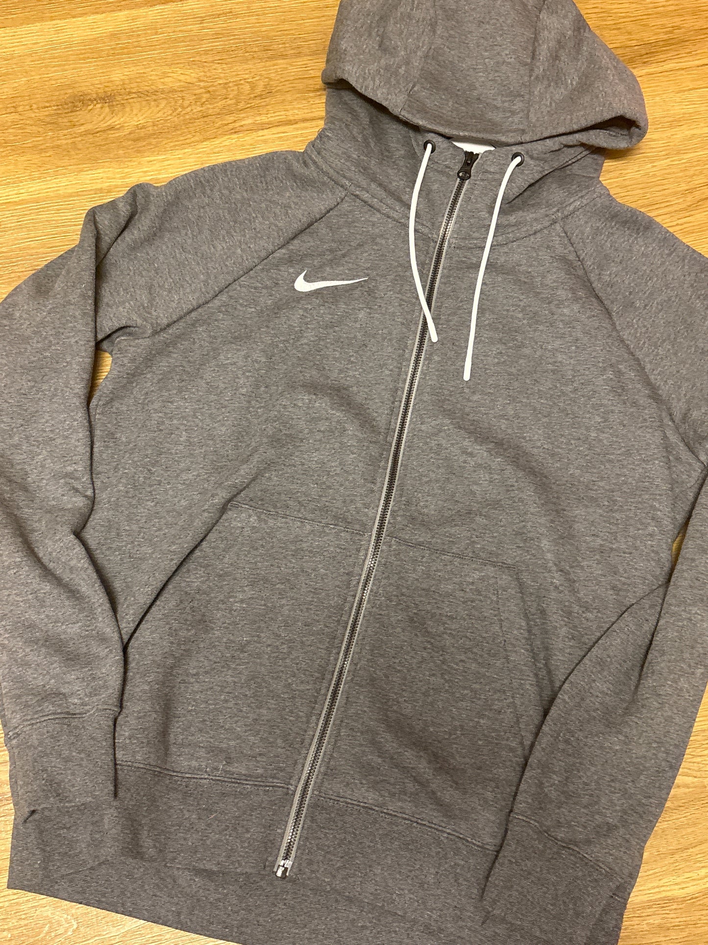 Nike Damen Joggingjacke in grau, Größe M