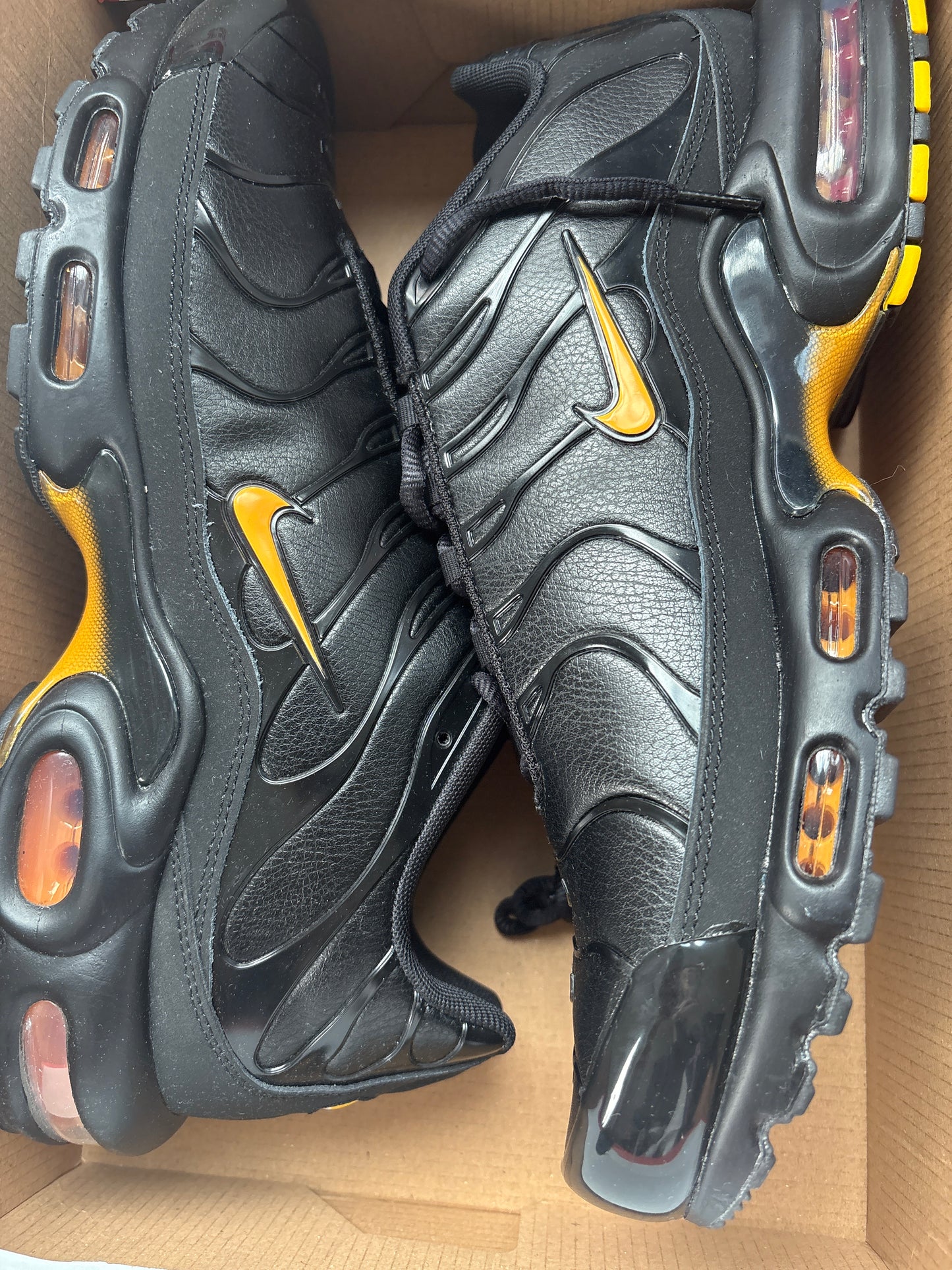 Nike Air Max Plus TN in schwarz/orange, Gr. 47