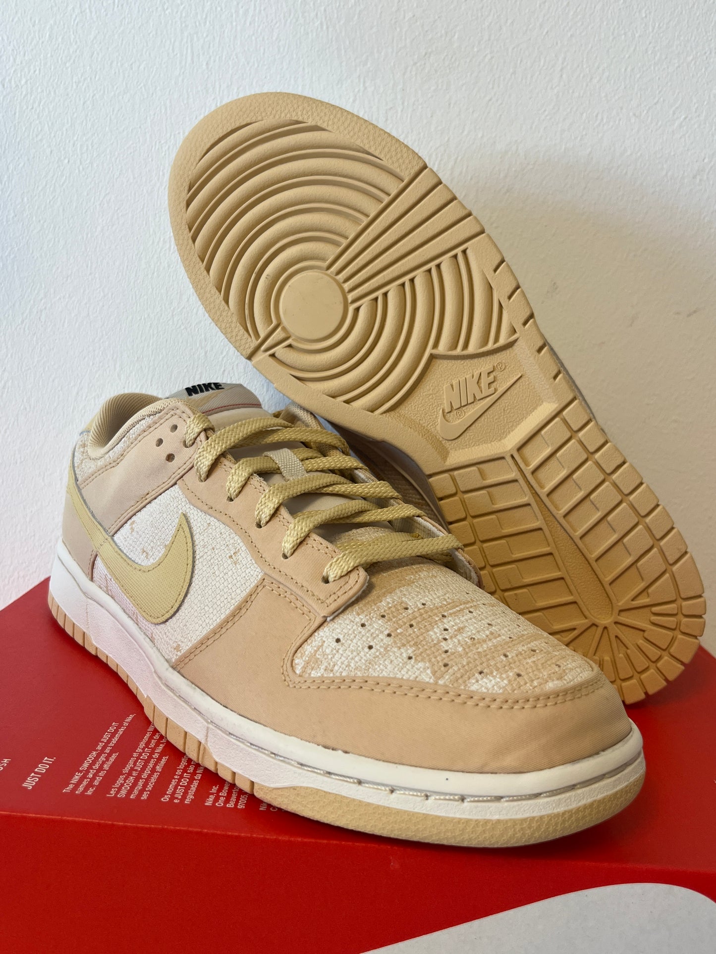 Nike Dunk low in creme/orange mit Mustern, Größe 44,5